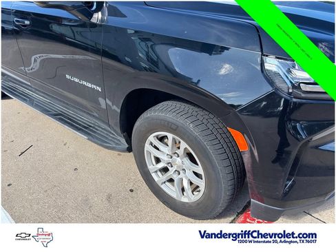 Used 2021 Chevrolet Suburban LT RWD image 4