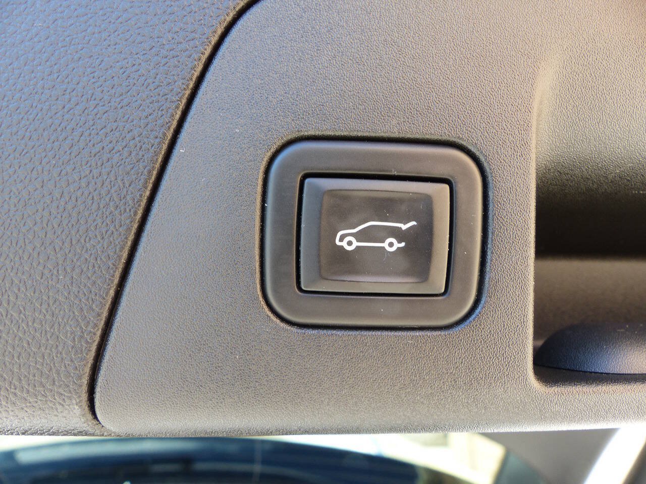 Used 2021 Buick Envision Essence FWD image 25