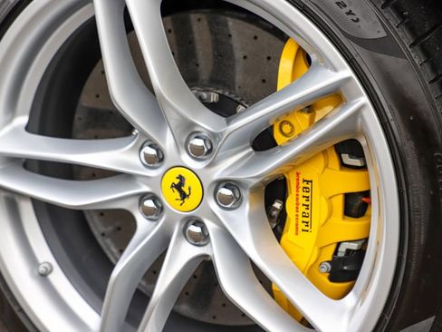 Used 2021 Ferrari 812 GTS RWD image 19
