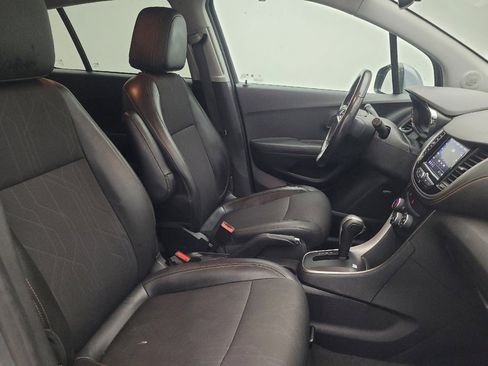 Used 2020 Chevrolet Trax LT w/ Sun & Sound Package FWD image 21