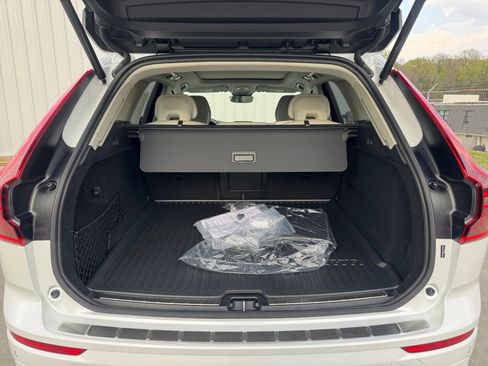 New 2026 Volvo XC60 B5 Ultra w/ Protection Package Premier AWD/4WD image 15