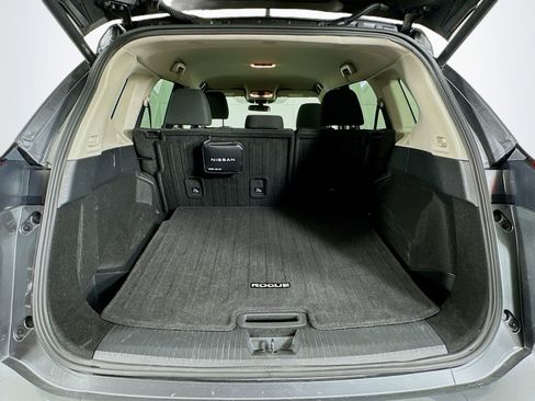 Used 2025 Nissan Rogue SV image 28