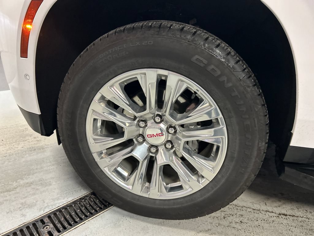 Used 2025 GMC Yukon XL Denali AWD/4WD image 9