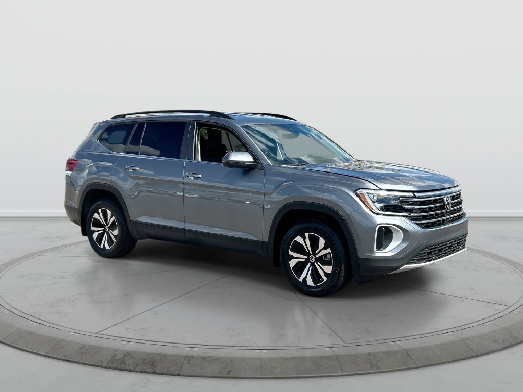 Used 2025 Volkswagen Atlas SE FWD image 2