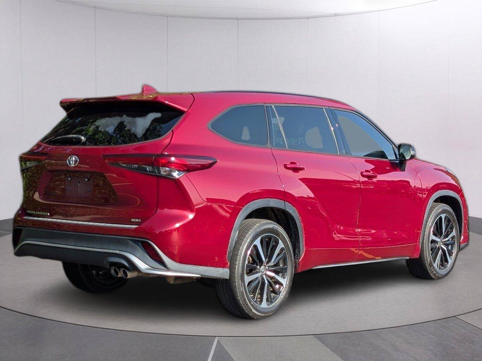 Used 2022 Toyota Highlander XSE FWD image 7