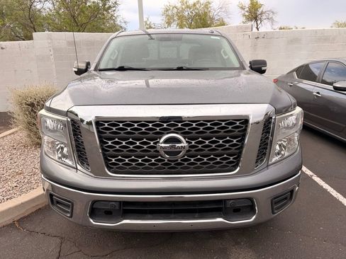 Used 2018 Nissan Titan SV w/ SV Convenience Package RWD image 3