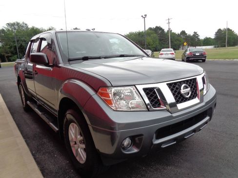 Used 2016 Nissan Frontier SV w/ SV Value Truck Package AWD/4WD image 4