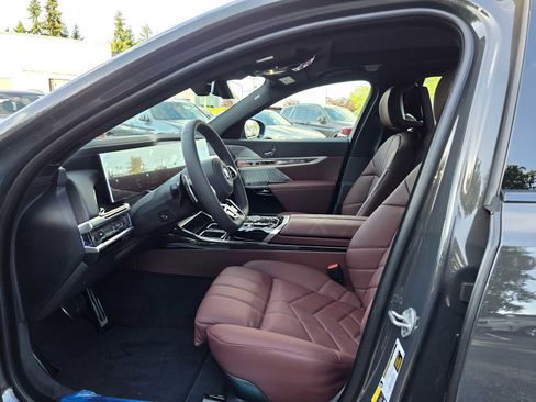 Used 2025 BMW 750e xDrive w/ Executive Package image 24