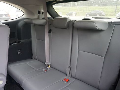 Used 2024 Toyota Highlander Limited FWD image 17