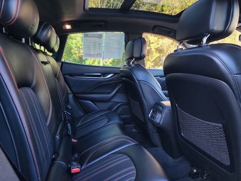 Used 2021 Maserati Levante Base image 13