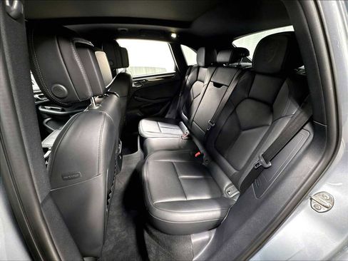 Used 2023 Porsche Macan AWD/4WD image 30