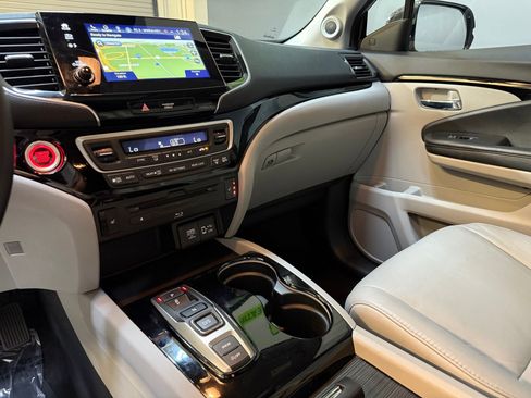 Used 2021 Honda Pilot Touring image 27