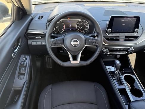 Used 2024 Nissan Altima 2.5 SV FWD image 22