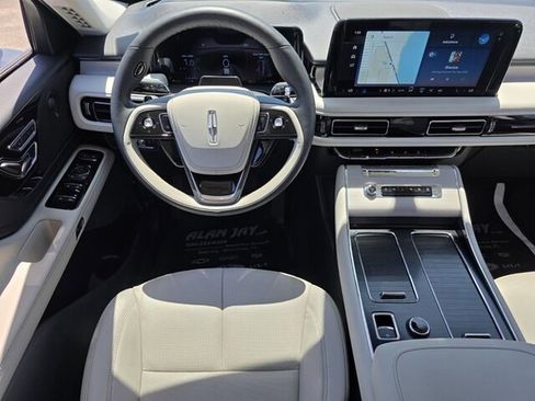 Used 2025 Lincoln Aviator Reserve w/ Illumination Package image 11