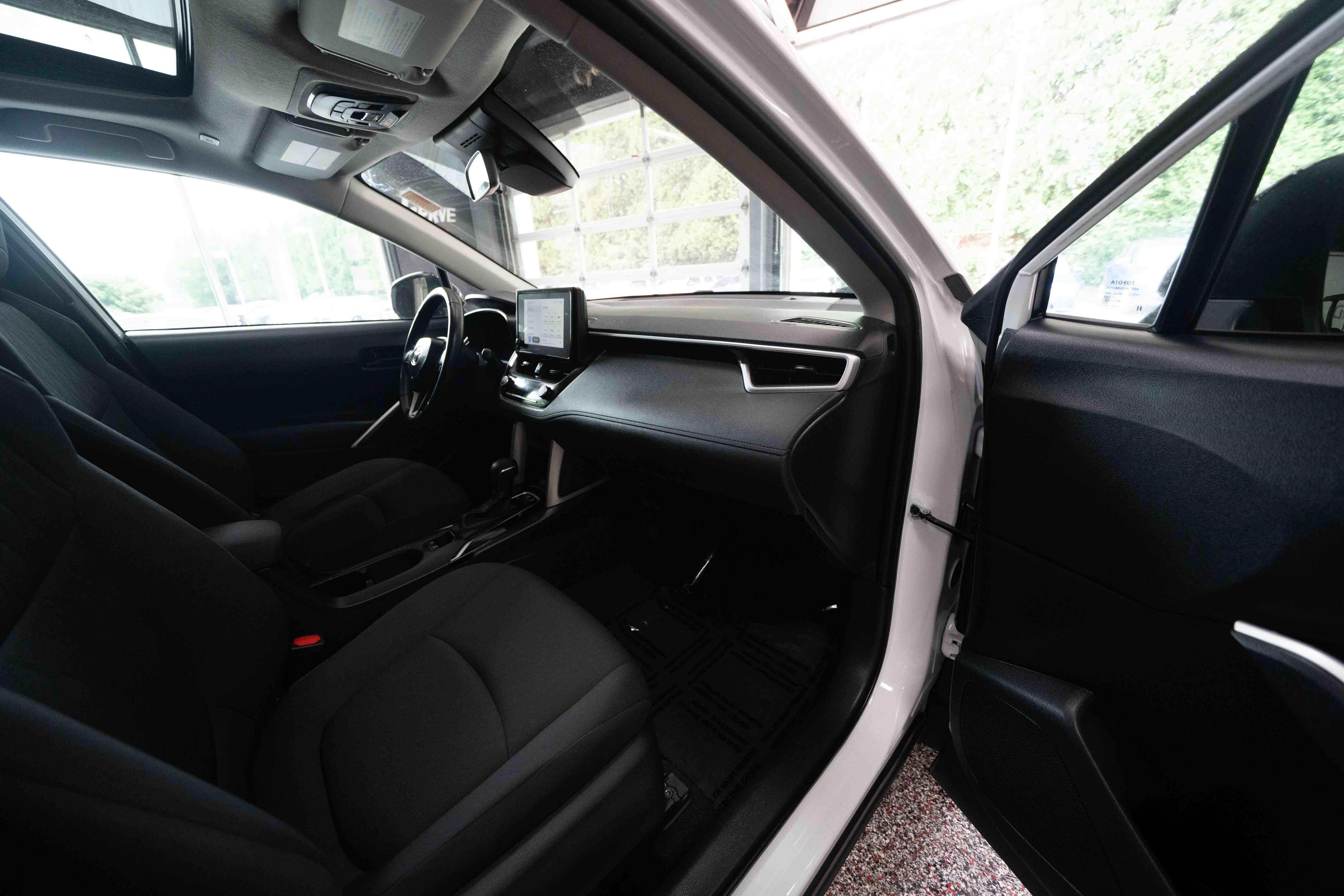 Used 2025 Toyota Corolla Cross LE w/ Moonroof Package AWD/4WD image 26