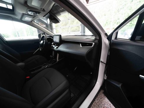 Used 2025 Toyota Corolla Cross LE w/ Moonroof Package AWD/4WD image 26