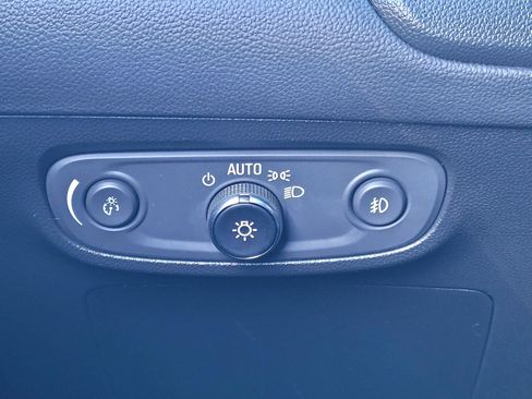 Used 2022 Buick Encore GX Preferred w/ Sport Touring Package FWD image 32