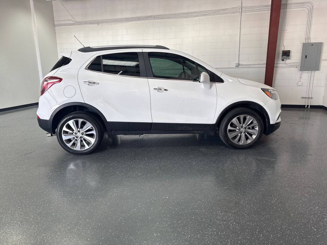 Used 2020 Buick Encore Preferred AWD/4WD image 3