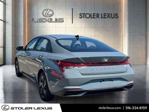 Used 2023 Hyundai Elantra SEL w/ Preferred Accessory Package FWD image 10
