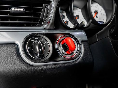 Used 2017 Porsche 911 Carrera image 40