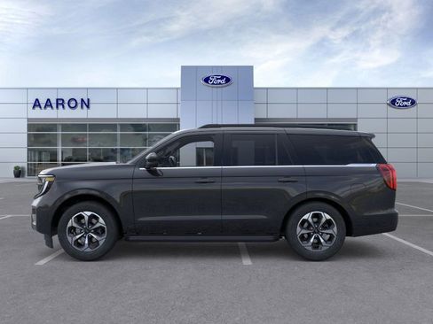 New 2026 Ford Expedition Active image 3