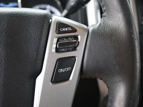 Used 2017 Nissan Titan SL w/ Chrome Package image 18