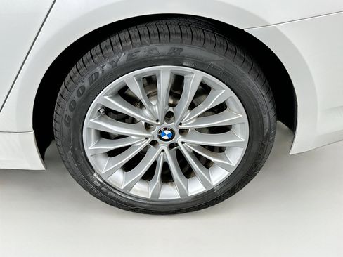 Used 2021 BMW 530i image 11