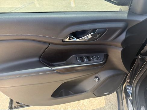 Used 2021 GMC Acadia SLT FWD image 11
