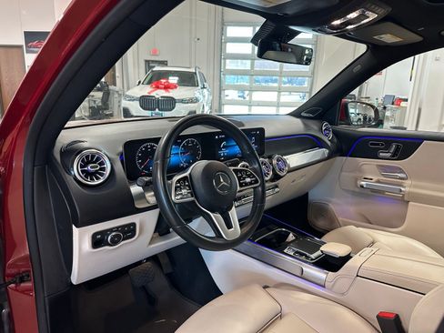 Used 2021 Mercedes-Benz GLB 250 w/ Premium Package image 15