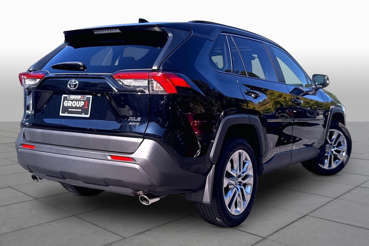 Used 2019 Toyota RAV4 XLE Premium w/ Cold Weather Package AWD/4WD image 13