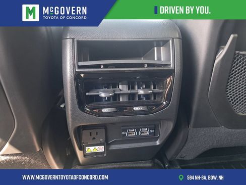 Used 2025 Jeep Grand Cherokee Altitude AWD/4WD image 22