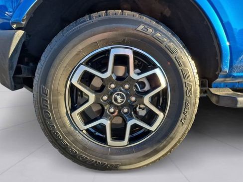 Used 2023 Ford Bronco Outer Banks image 9