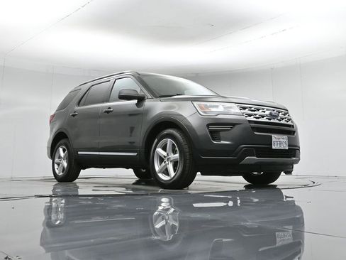 Certified 2018 Ford Explorer XLT image 49