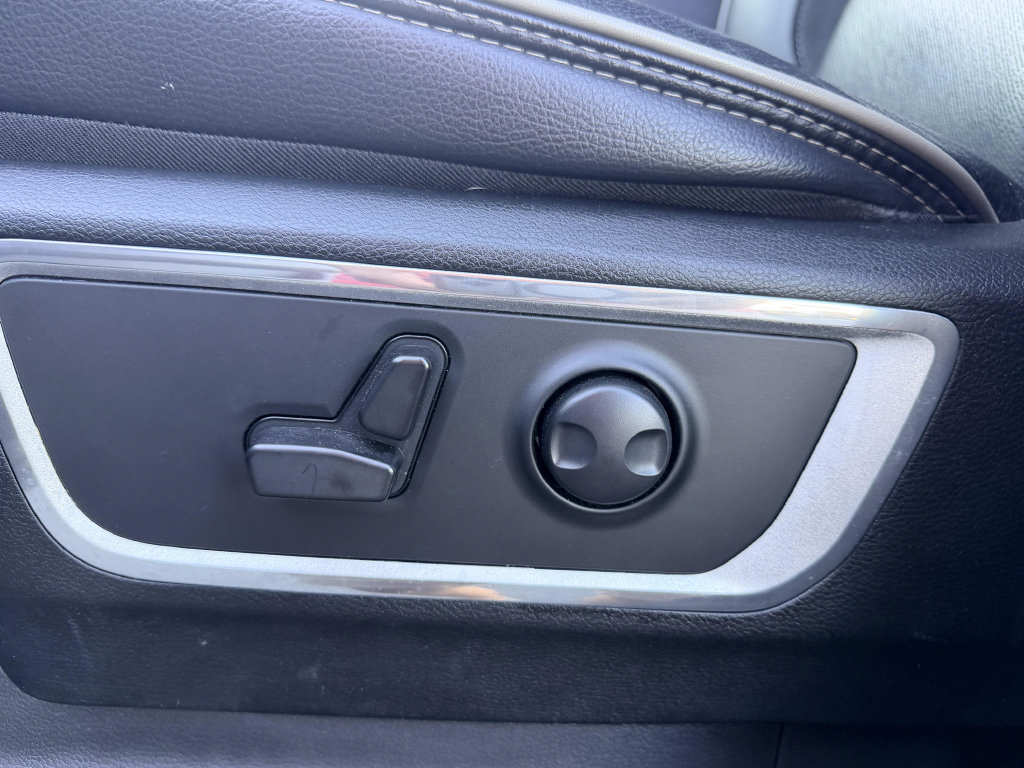 Used 2023 RAM 1500 Laramie AWD/4WD image 18