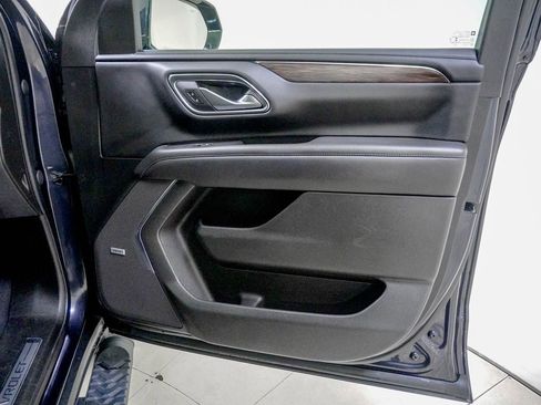 Used 2022 Chevrolet Tahoe Z71 w/ Luxury Package AWD/4WD image 33