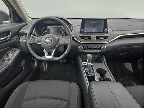 Used 2025 Nissan Altima 2.5 SV FWD image 9