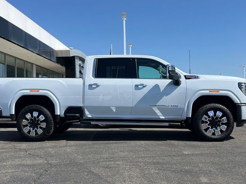 New 2026 GMC Sierra 2500 Denali w/ Denali Reserve Package AWD/4WD image 4