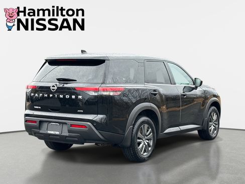 Used 2024 Nissan Pathfinder S image 2