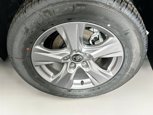 Used 2025 Toyota RAV4 XLE w/ Convenience Package image 11