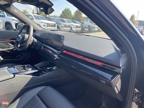 Used 2024 BMW i5 eDrive40i image 28