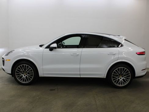 Certified 2023 Porsche Cayenne Platinum Edition image 2