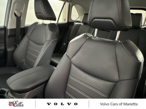 Used 2021 Toyota RAV4 XLE Premium image 13