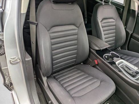 Used 2015 Ford Fusion SE image 16