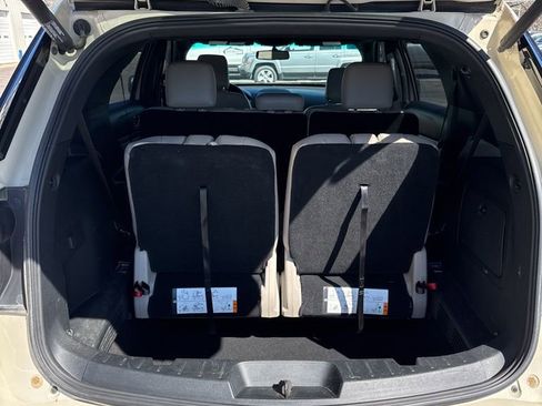 Used 2018 Ford Explorer XLT w/ Equipment Group 202A image 3