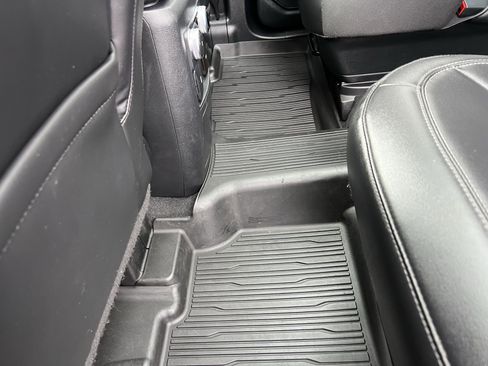 Used 2022 Ford Explorer XLT w/ Equipment Group 202A image 21