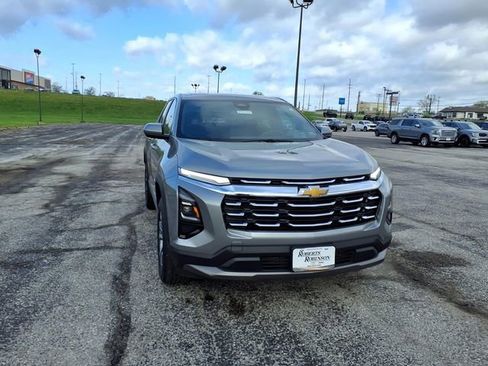 Used 2025 Chevrolet Equinox LT FWD image 4