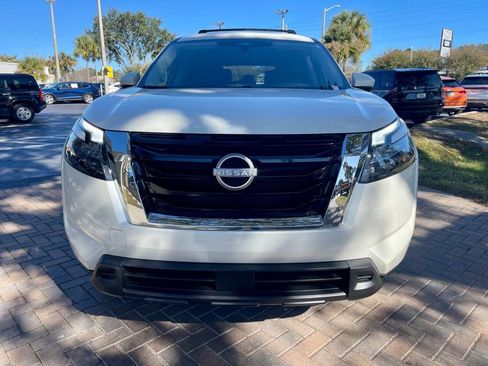 Used 2024 Nissan Pathfinder SV image 9