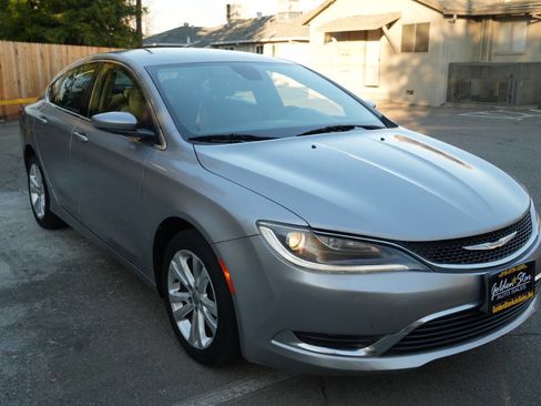 Used 2016 Chrysler 200 Limited image 5