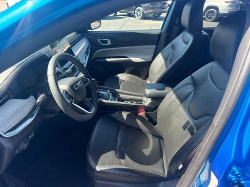 Used 2024 Jeep Compass Latitude w/ Sun and Sound Group AWD/4WD image 14