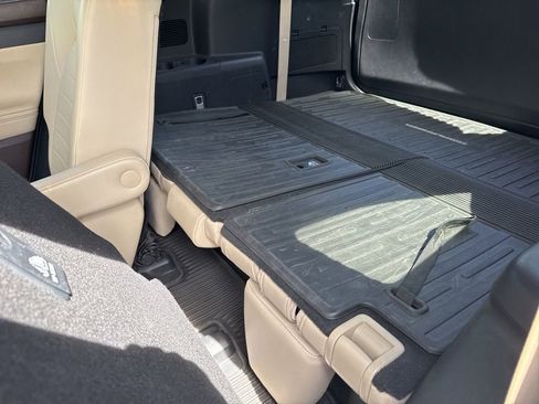 Used 2021 Toyota Highlander XLE image 27